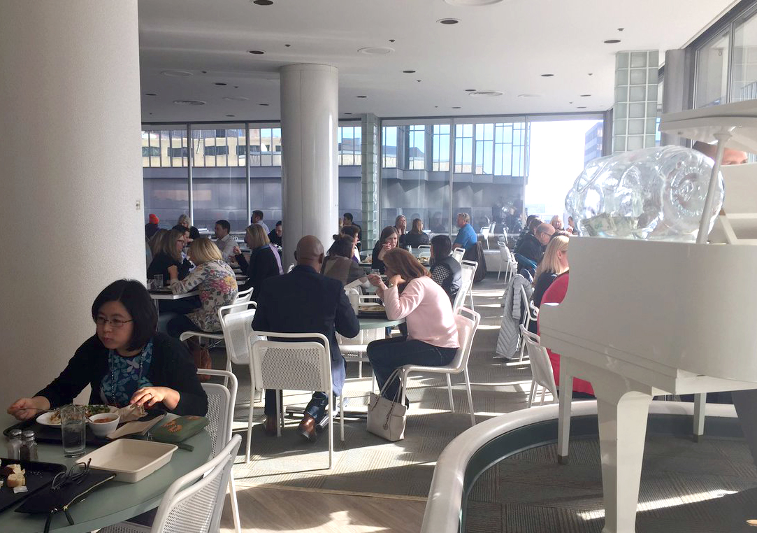 Diners enjoy the Skyroom on its last day.