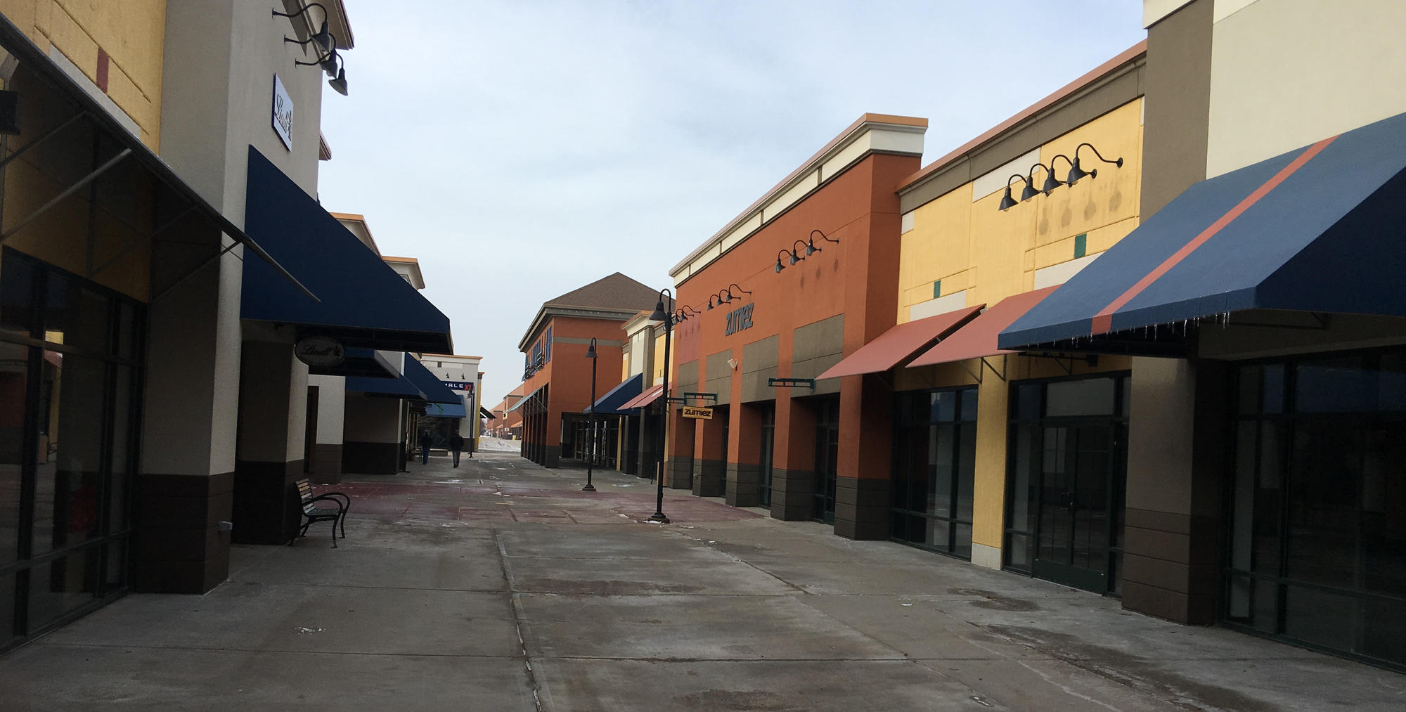 Steady stream of retailers deserting Albertville Premium Outlets' Promenade