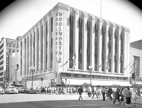 The five-story F.W. Woolworth store at 7th Street and Nicollet Avenue S. radiated Art Deco style.