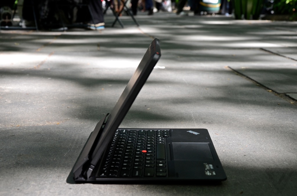 Lenovo ThinkPad Helix hero (1024px)