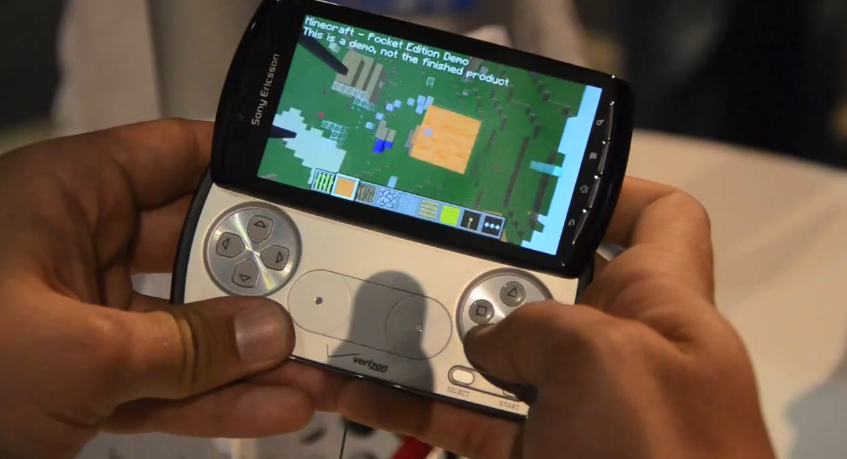 Minecraft on Xperia Play hands-on at E3 2011