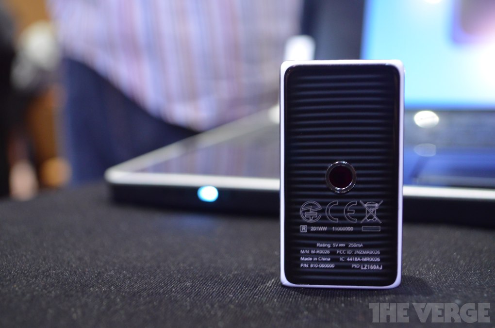 Gallery Photo: Logitech Cube mouse hands-on pictures