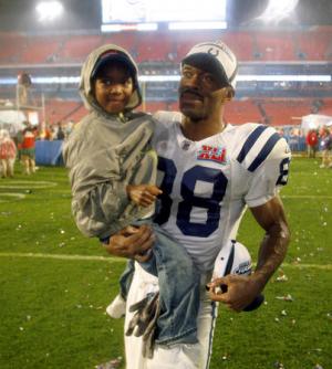 Marvin Harrison with his son after wining Super Bowl 41. Image: <a href="http://photos.upi.com/story/t/bcaa281fafe111bc9a611a4cbdb5d67f/Report-Colts-to-dump-Marvin-Harrison.jpg">photos.upi.com</a>