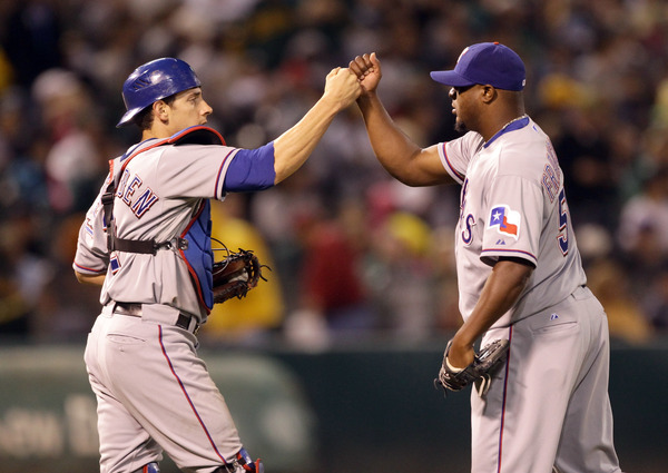 Frank Francisco will return to the Rangers in 2011 after accepting their arbitration offer before the December 1st deadline.