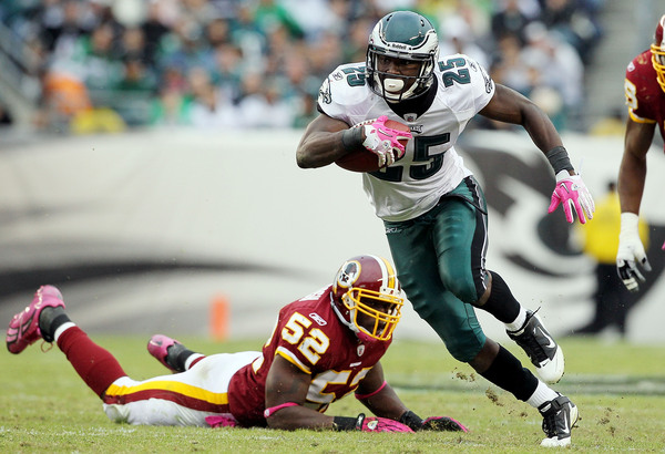 PHILADELPHIA - OCTOBER 03:  LeSean McCoy #25 of the Philadelphia Eagles runs the ball past Rocky McIntosh #52 of the Washington Redskins on October 3 2010 at Lincoln Financial Field in Philadelphia Pennsylvania.  (Photo by Jim McIsaac/Getty Images)