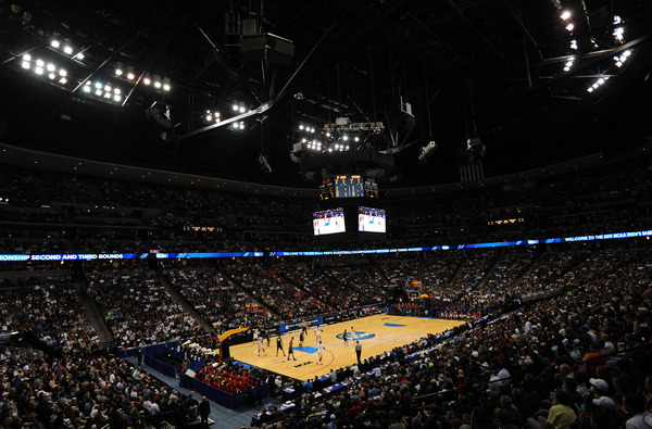 DENVER, CO - MARCH 17:  The Gonzaga Bulldogs play against the St. John's Red Storm during the second round of the 2011 NCAA men's basketball tournament at Pepsi Center on March 17, 2011 in Denver, Colorado.  (Photo by Michael Heiman/Getty Images)