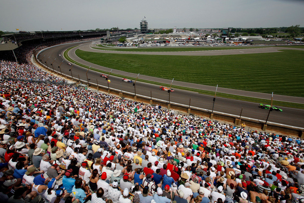 INDIANAPOLIS, IN - MAY 29:  A general view of cars racing during the IZOD IndyCar Series Indianapolis 500 Mile Race at Indianapolis Motor Speedway on May 29, 2011 in Indianapolis, Indiana.  (Photo by Jonathan Ferrey/Getty Images)