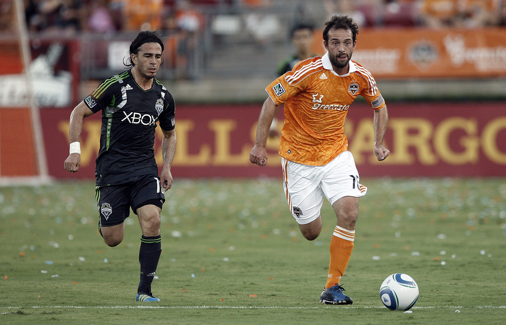 HOUSTON - JULY 30:  Midfielder Adam Moffat #16 of the Houston Dynamo races down the field as Mauro Rosales #10 of the Seattle Sounders pursues at Robertson Stadium on July 30, 2011 in Houston, Texas.  (Photo by Bob Levey/Getty Images)
