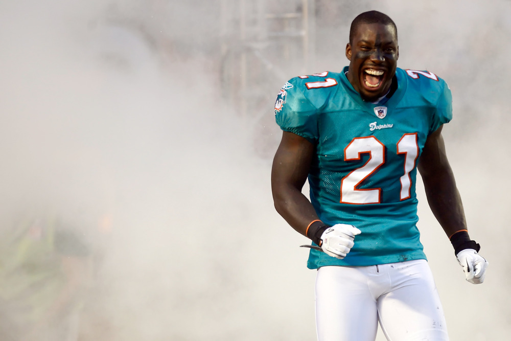 Miami Dolphins cornerback Vontae Davis answered the media's questions after being disparaged on Tuesday night's Hard Knocks.