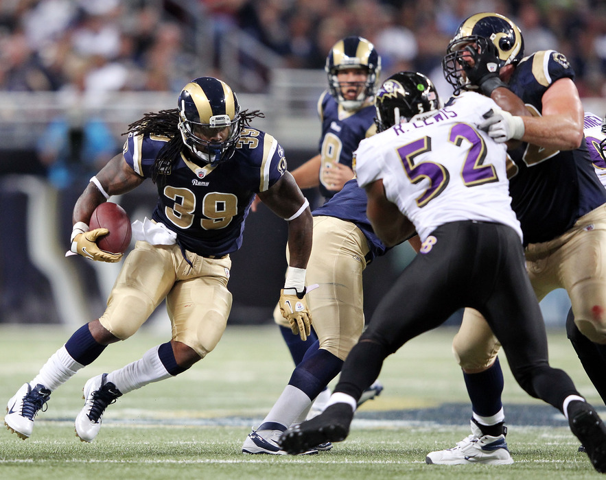ST LOUIS, MO - SEPTEMBER 25:  Steven Jackson #39 of the St. Louis Rams carries the ball upfield during the game against the Baltimore Ravens on September 25, 2011 at the Edward Jones Dome in St Louis, Missouri.  (Photo by Jamie Squire/Getty Images)