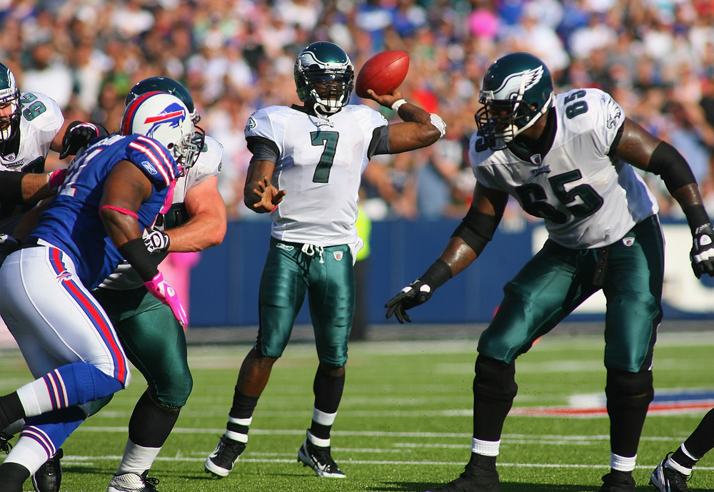 ORCHARD PARK, NY - OCTOBER 09: Michael Vick #7 of the Philadelphia Eagles throws a pass against the Buffalo Bills at Ralph Wilson Stadium on October 9, 2011 in Orchard Park, New York. Buffalo won 31-24.  (Photo by Rick Stewart/Getty Images)