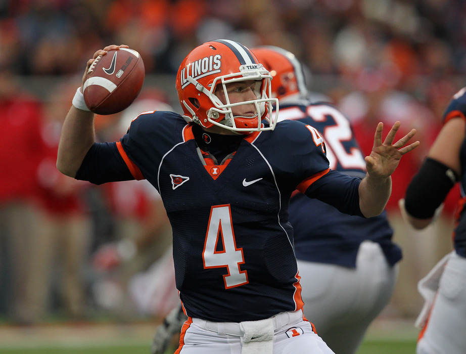 CHAMPAIGN, IL - NOVEMBER 19: Reilly O'Toole #4 of the Illinois Fighting Illini throws a pass against the Wisconsin Badgers at Memorial Stadium on November 19, 2011 in Champaign, Illinois. (Photo by Jonathan Daniel/Getty Images)