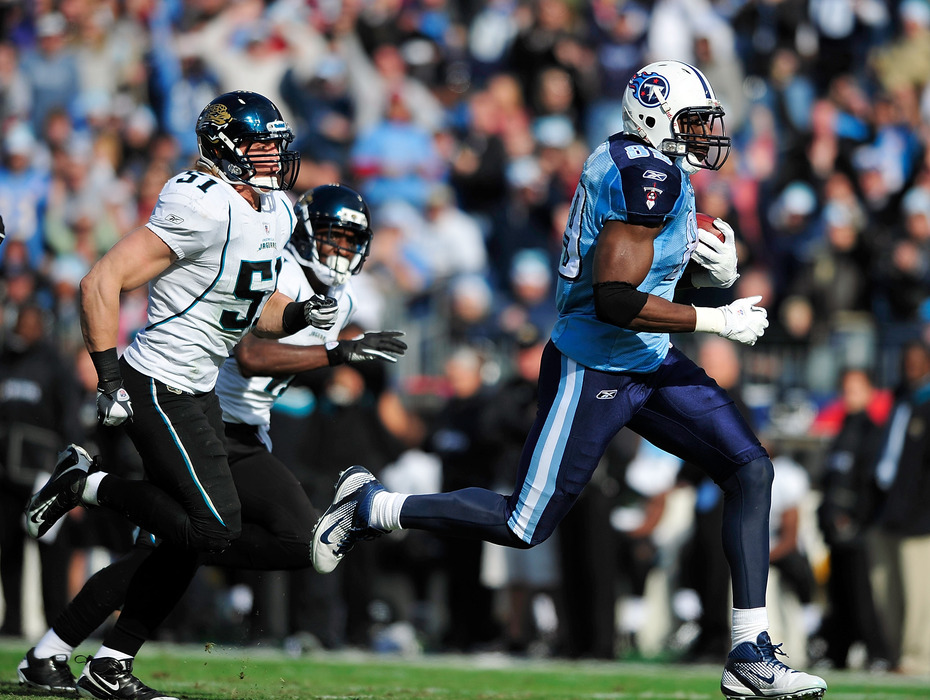 NASHVILLE, TN - DECEMBER 24:  Jared Cook #89 of the Tennessee Titans outruns Paul Posluszny #51 of the Jacksonville Jaguars for a touchdown during play at LP Field on December 24, 2011 in Nashville, Tennessee.  (Photo by Grant Halverson/Getty Images)