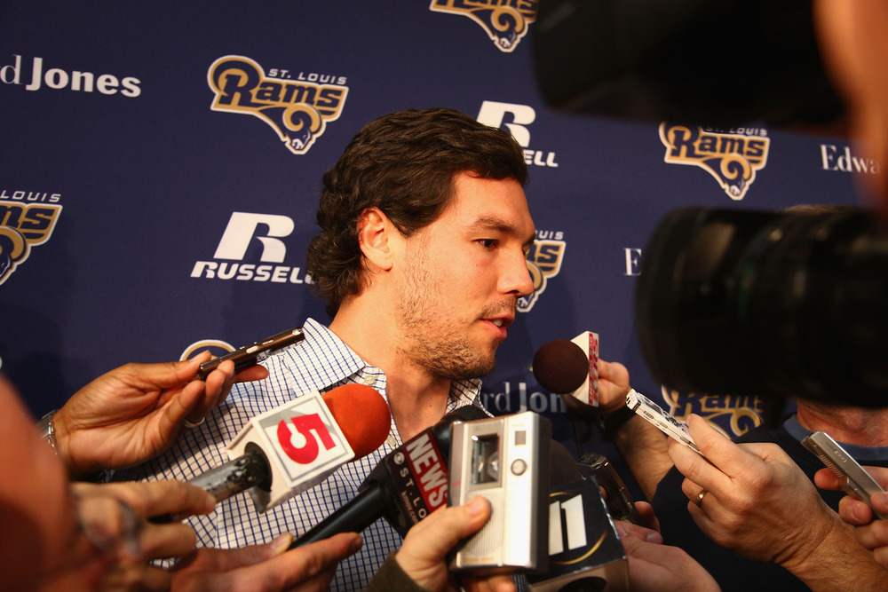 Sam Bradford looked more like his old self on Saturday at the St. Louis Rams' scrimmage. 