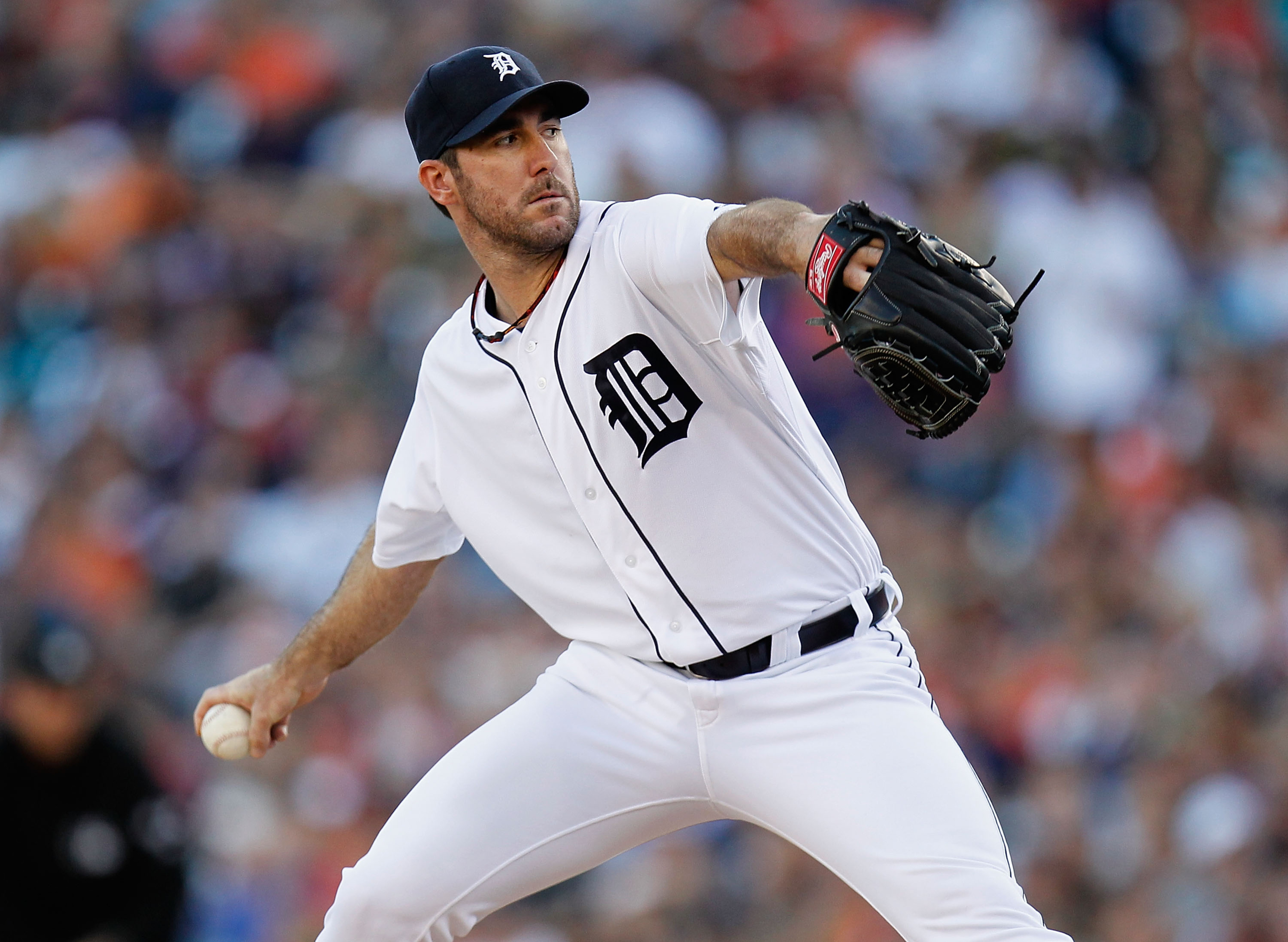 DETROIT, MI - AUGUST 17:  Justin Verlander #35 of the Detroit Tigers throws a second-inning pitch while playing the Baltimore Orioles at Comerica Park on August 17, 2012 in Detroit, Michigan.  (Photo by Gregory Shamus/Getty Images)