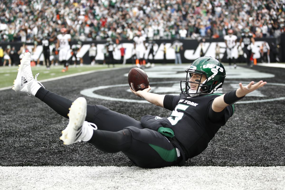 Mike White #5 of the New York Jets celebrates after catching the ball for a two point conversion during the fourth quarter against the Cincinnati Bengals at MetLife Stadium on October 31, 2021 in East Rutherford, New Jersey.