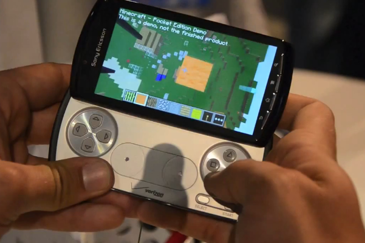 Minecraft on Xperia Play hands-on at E3 2011