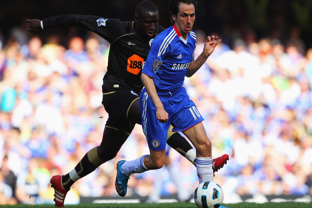 Yossi Benayoun of Chelsea evades Mohamed Diame of Wigan Athletic during the Barclays Premier League match between Chelsea and Wigan Athletic (Photo by Clive Rose/Getty Images)