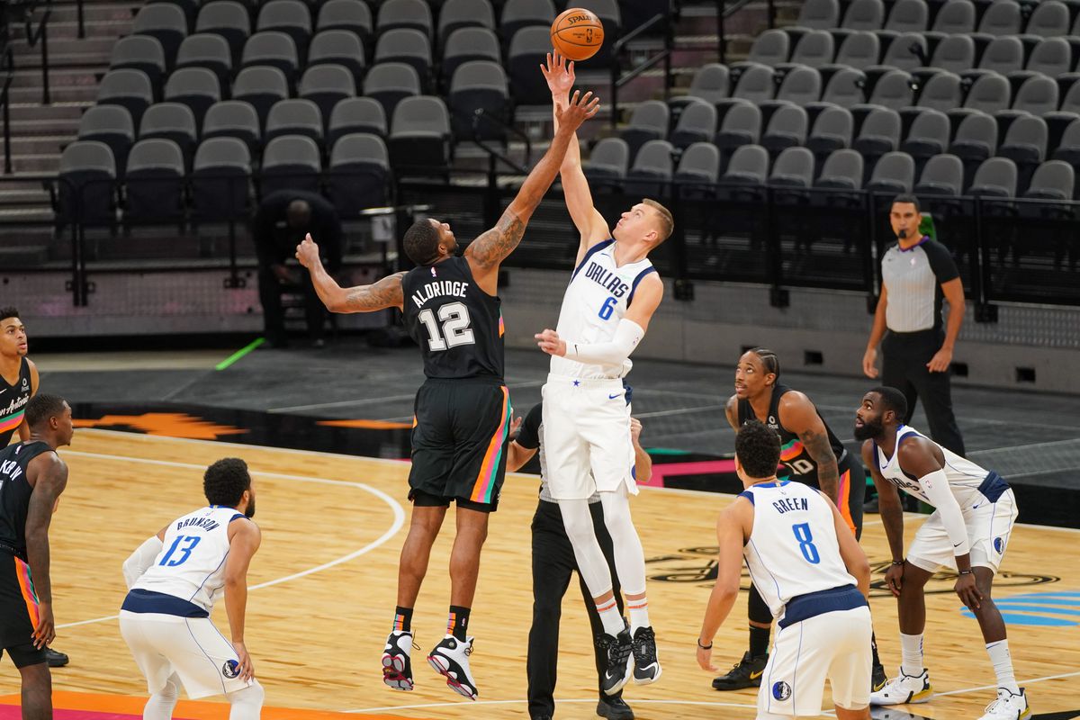 NBA: Dallas Mavericks at San Antonio Spurs