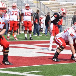 Offensive linemen practice snaps before Saturday's spring game.
