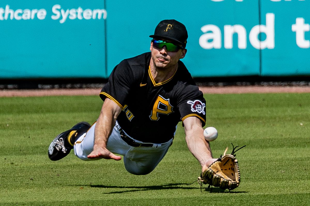 Pittsburgh Pirates Bryan Reynolds dives for a catch in a spring training game against the New York Yankees