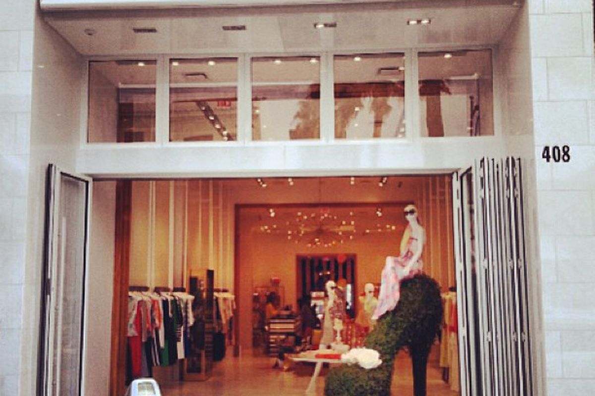Image of Beverly Hills boutique via @aliceandolivia/<a href="http://instagram.com/p/Xuwb2owmJe/">Instagram</a>
