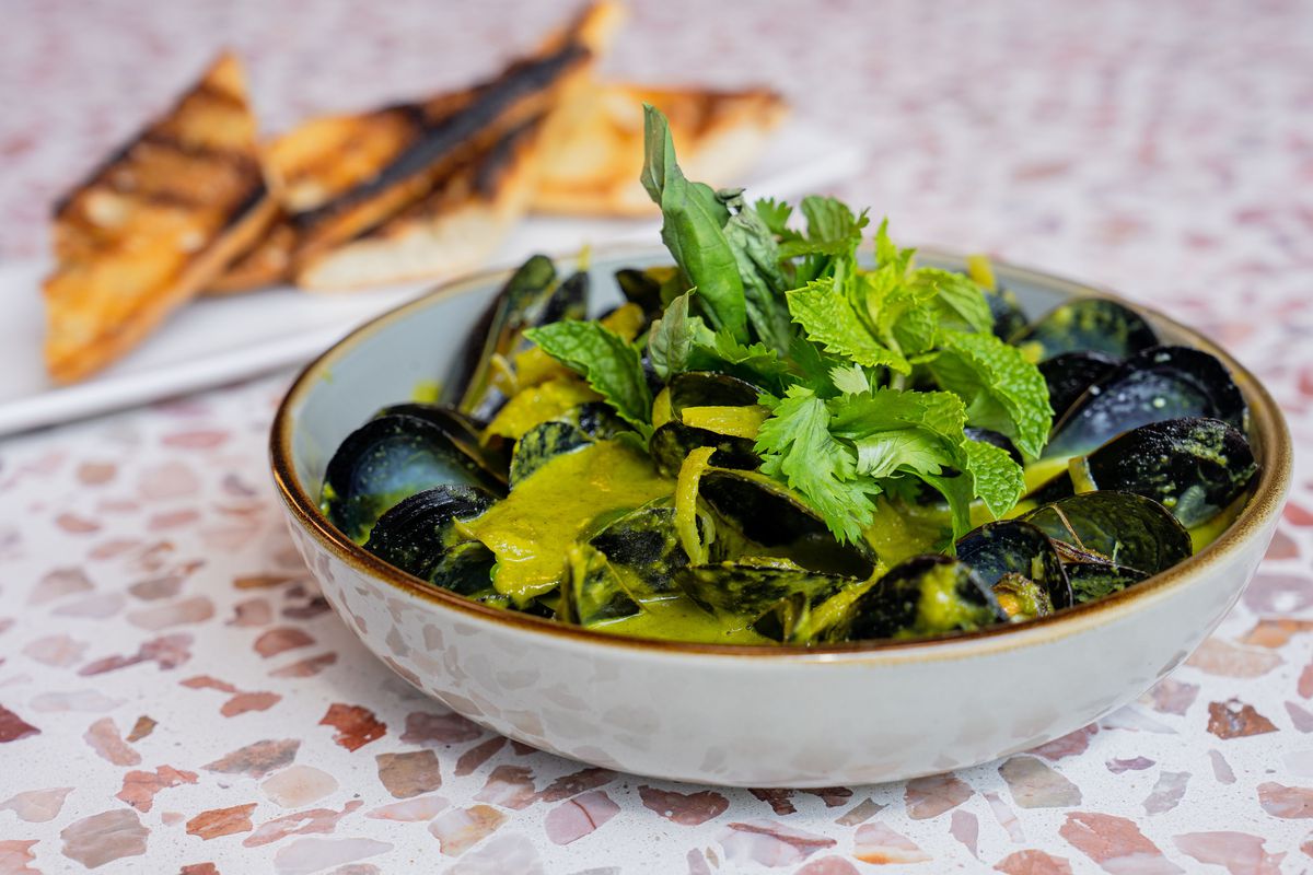 Curry mussels.