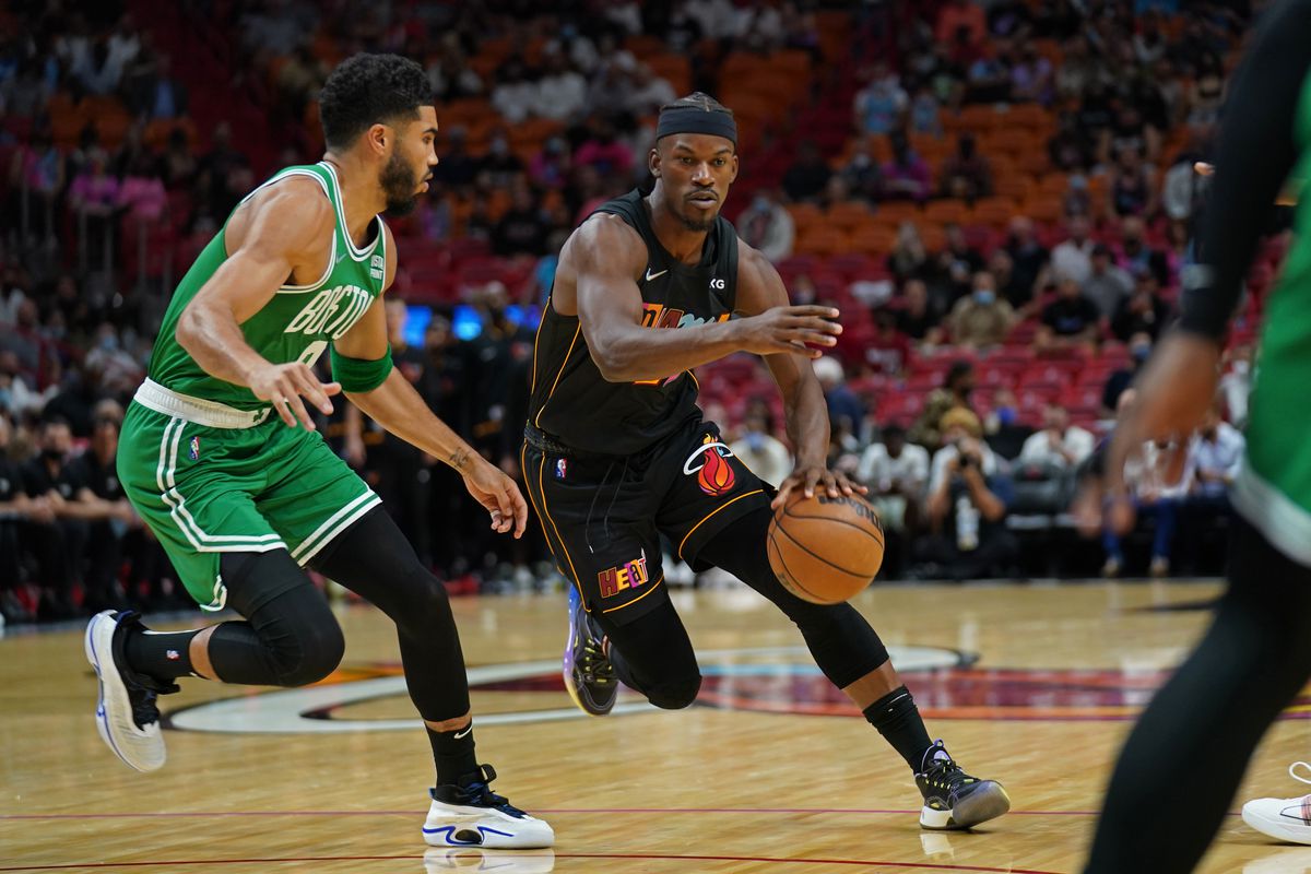 Jimmy Butler #22 of the Miami Heat drives to the basket against the Boston Celtics on November 4, 2021 at FTX Arena in Miami, Florida.&nbsp;