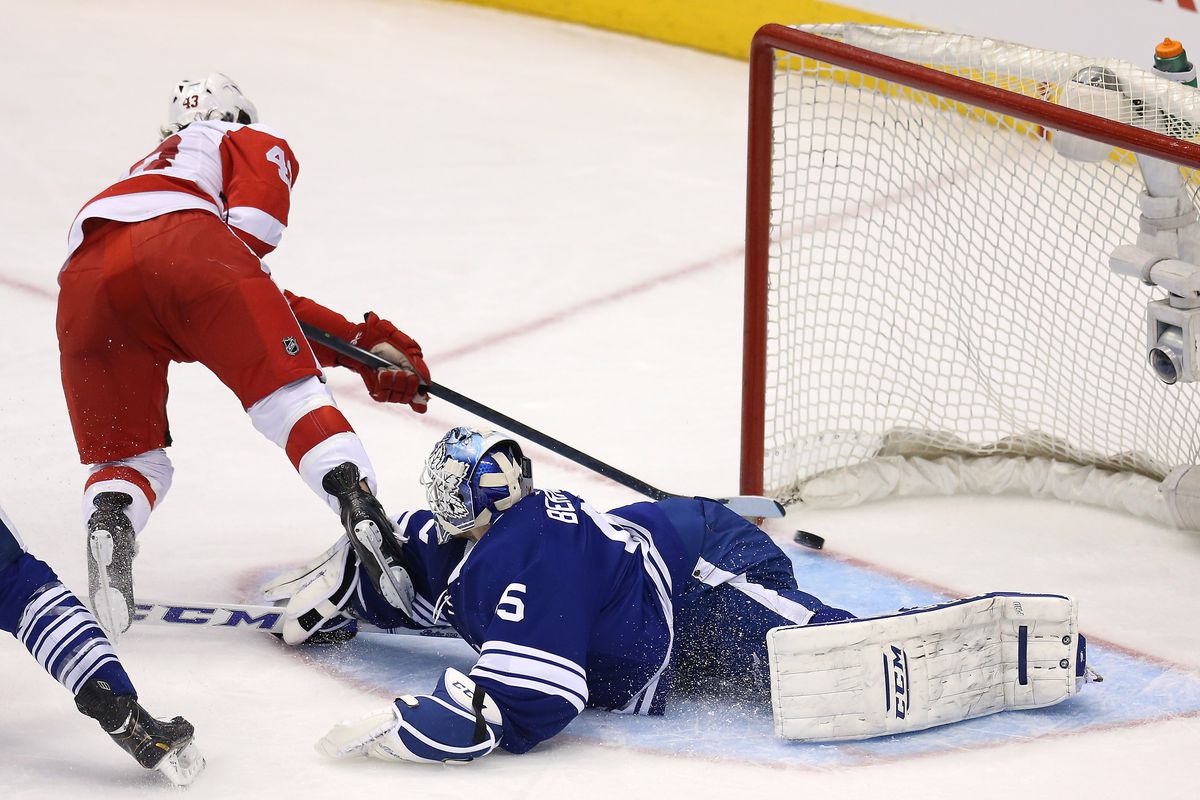Toronto Maple Leafs lose to the Detroit Red Wings 4-2
