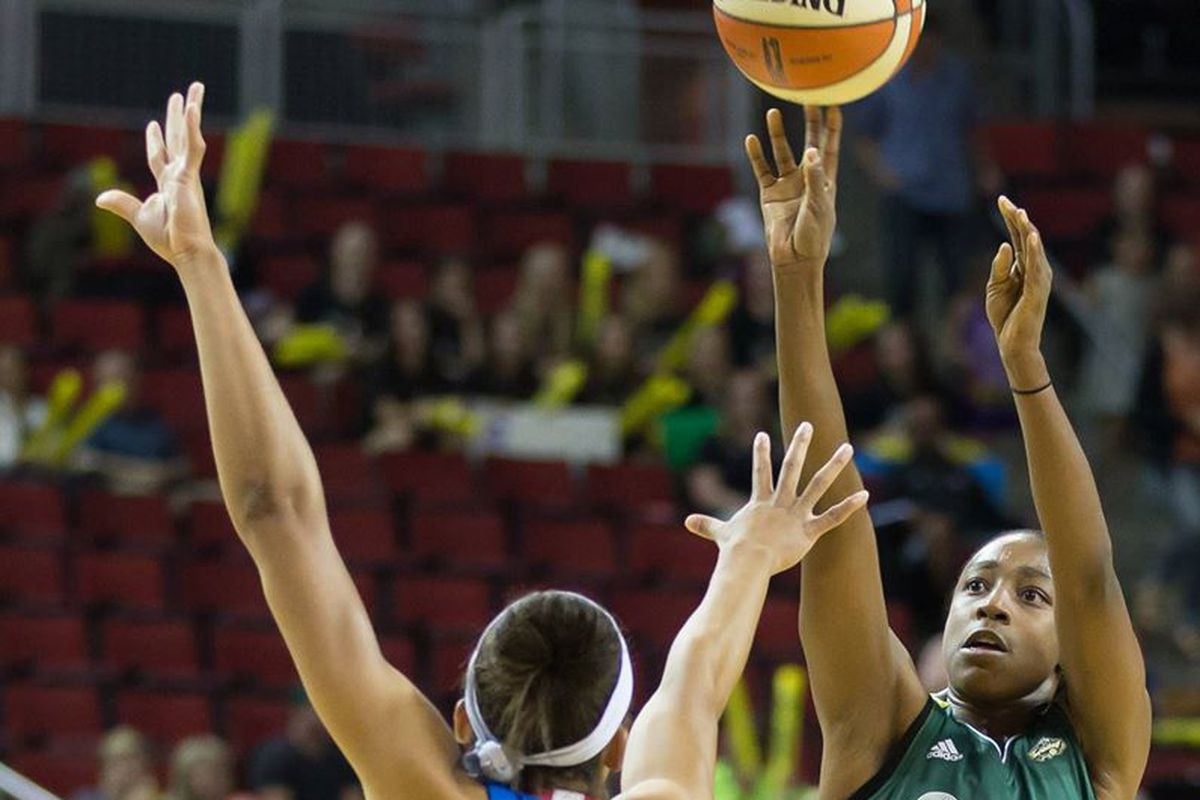 Jewell Loyd battled with Aerial Powers all game long.
