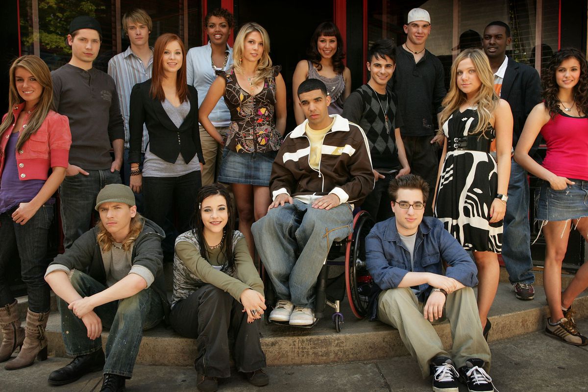 A group shot of the Degrassi: The Next Generation cast.