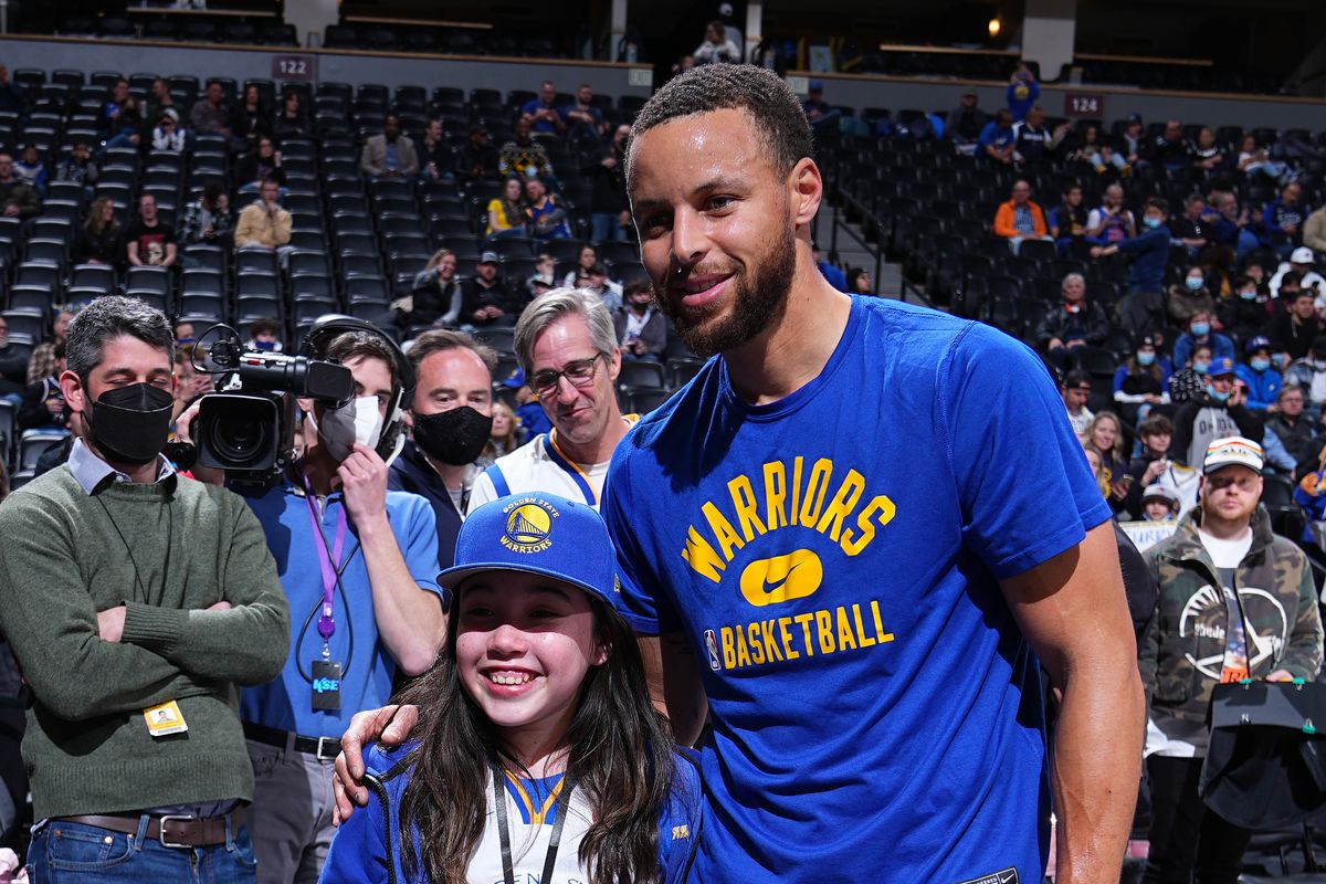 Warriors surprise young NBA fans with court makeover