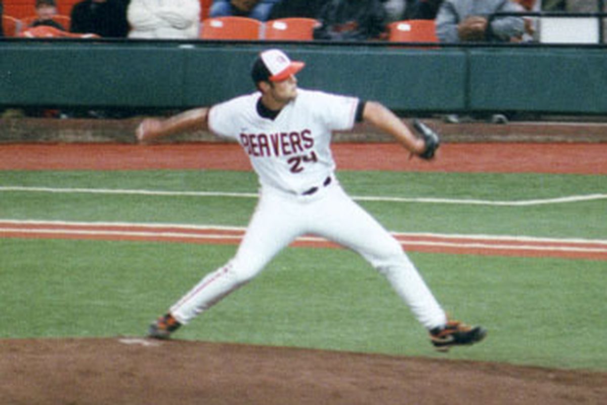Scott Schultz helps Oregon State Beavers finish the game strong to defeat the Cal Golden Bears 9 to 3