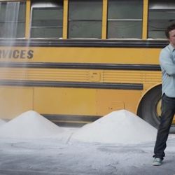 <a href="http://eater.com/archives/2011/01/20/jamie-oliver-filled-a-school-bus-with-sand-and-no-one-came.php" rel="nofollow">Jamie Oliver Filled a School Bus With Sand and No One Came</a><br />