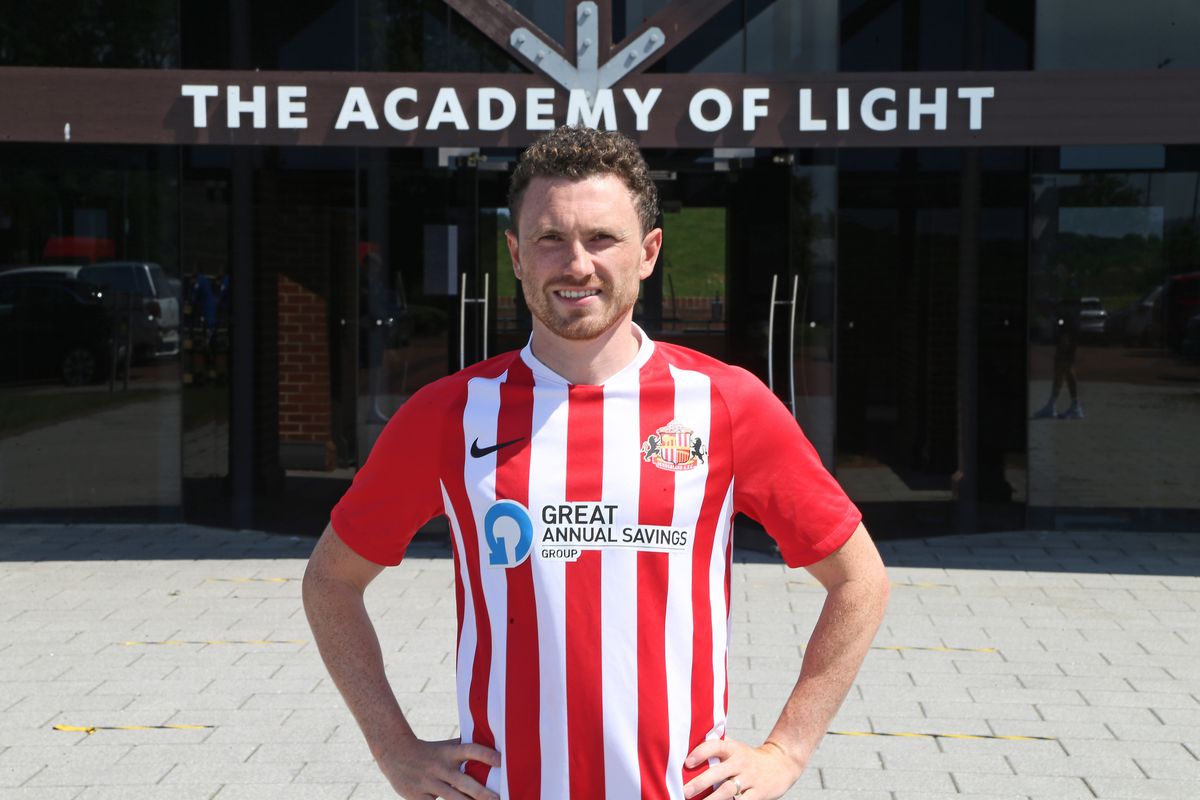 Sunderland Unveil New Signing Corry Evans