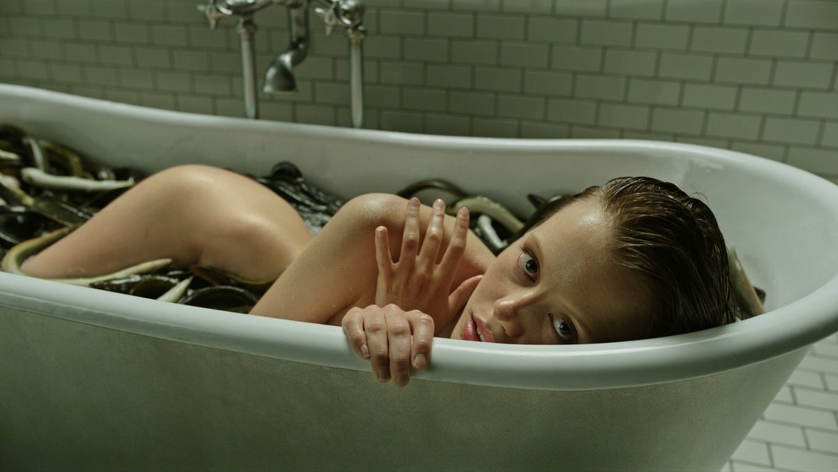 Mia Goth in A Cure for Wellness