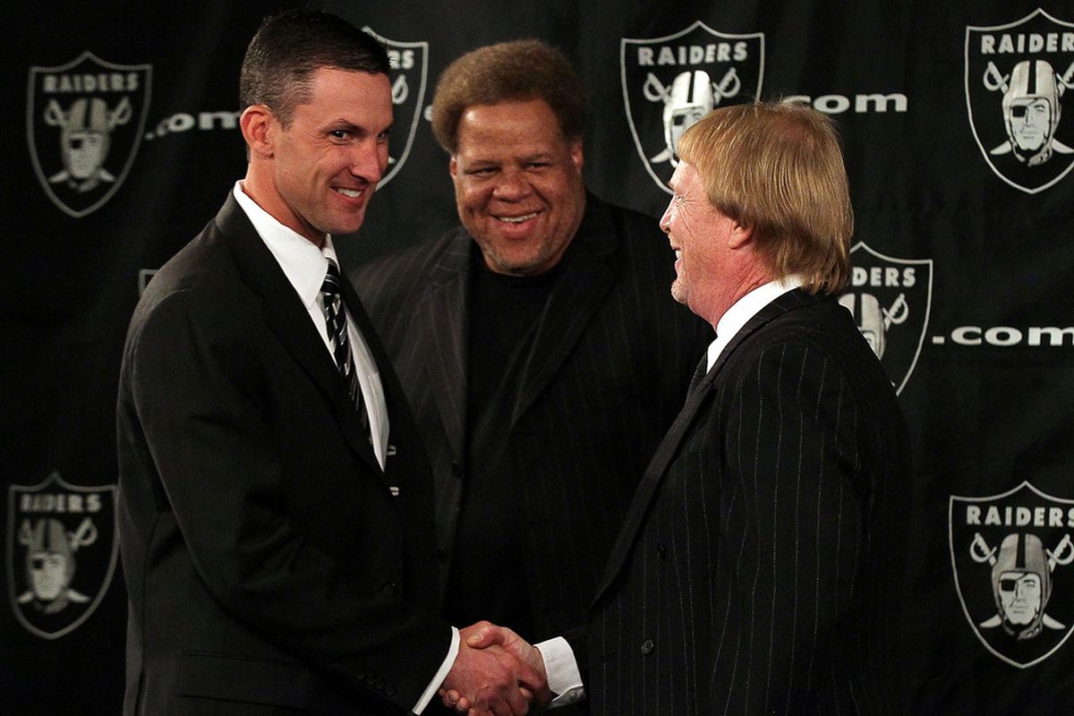 New Oakland Raiders head coach Dennis  Allen (L) greets Raiders general manager Reggie McKenzie (C) and team owner Mark Davis 