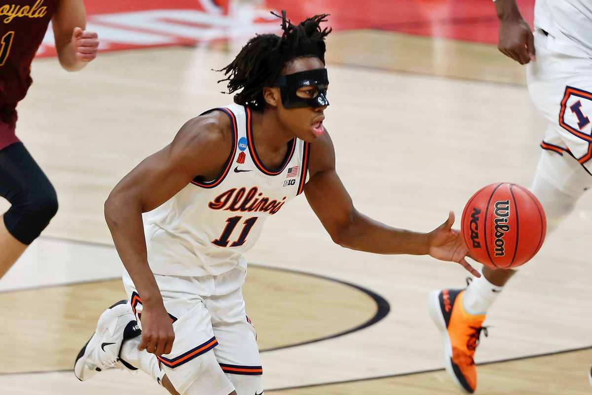 Illinois Fighting Illini guard Ayo Dosunmu dribbles the ball up the court against the Loyola Ramblers during the first half in the second round of the 2021 NCAA Tournament at Bankers Life Fieldhouse.