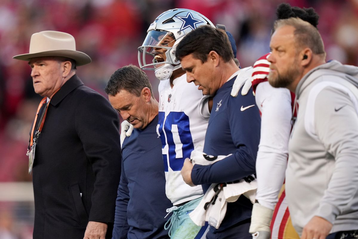Cowboys Tony Pollard has fractured fibula, expected to miss three