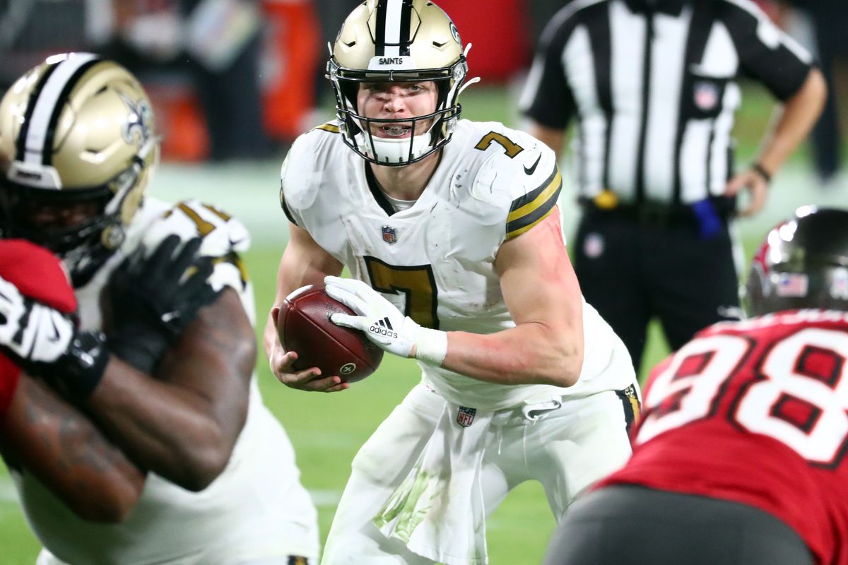 New Orleans Saints quarterback Taysom Hill (7) runs with the ball against the Tampa Bay Buccaneers during the second half at Raymond James Stadium.&nbsp;