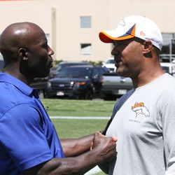 Broncos RB Coach Eric Studeville chats with former RB Terrell Davis