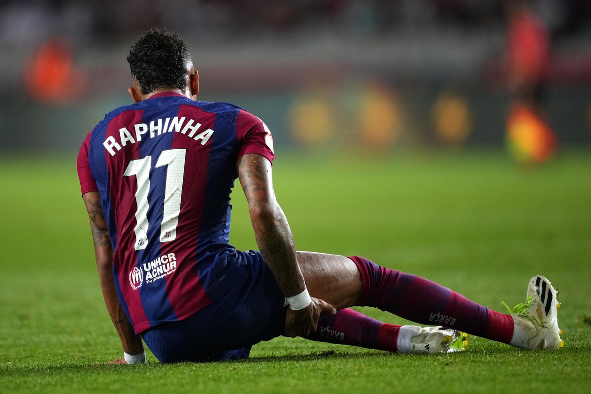 Raphinha forced off injured for Barcelona against Sevilla - Barca Blaugranes