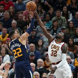 Cleveland Cavaliers forward Jeff Green (32) blocks a shot from Utah Jazz forward Thabo Sefolosha (22) at Vivint Arena in Salt Lake City on Saturday, Dec. 30, 2017.