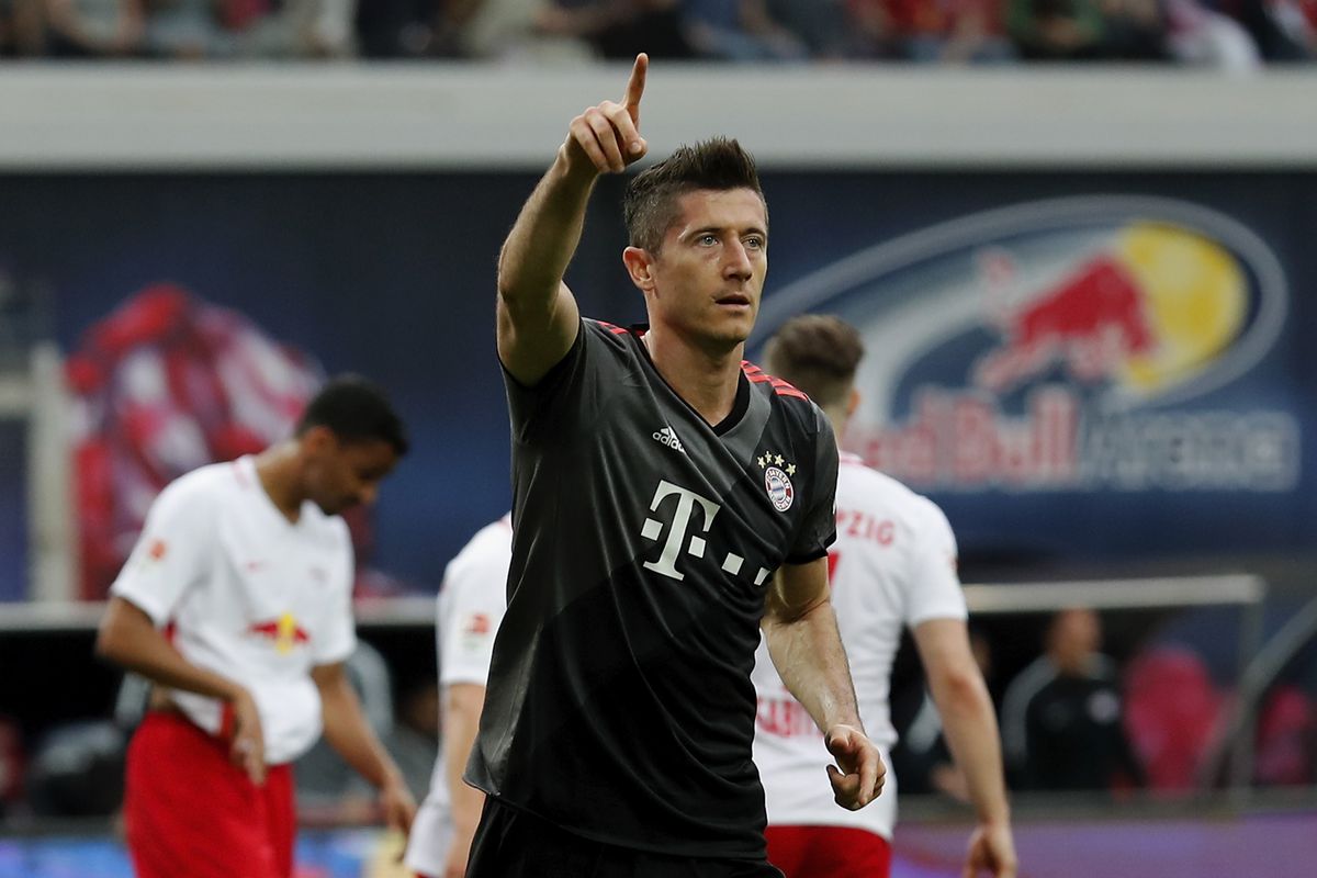 LEIPZIG, GERMANY - MAY 13: Robert Lewandowski of FC Bayern Muenchen celebrates after scoring his team's first goal by penalty during the Bundesliga match between RB Leipzig and Bayern Muenchen at Red Bull Arena on May 13, 2017 in Leipzig, German