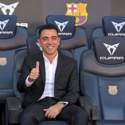 Thumbs up from Xavi in the Barcelona hotseat