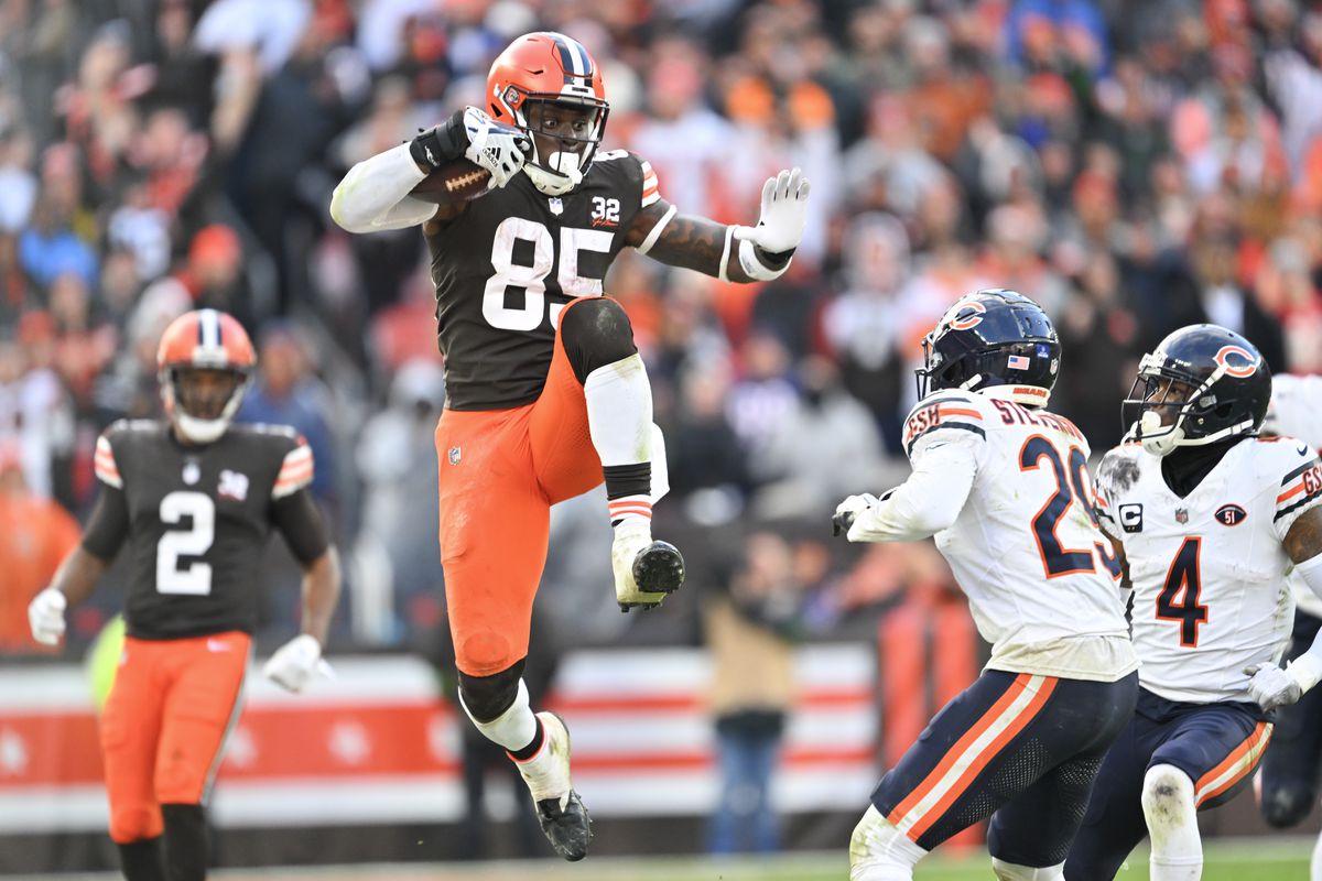 David Njoku of the Cleveland Browns runs with the ball during the fourth quarter against the Chicago Bears at Cleveland Browns Stadium on December 17, 2023 in Cleveland, Ohio.
