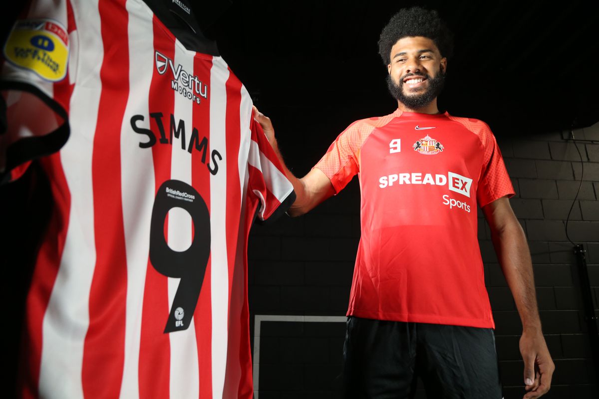 Sunderland Unveil New Signing Ellis Simms