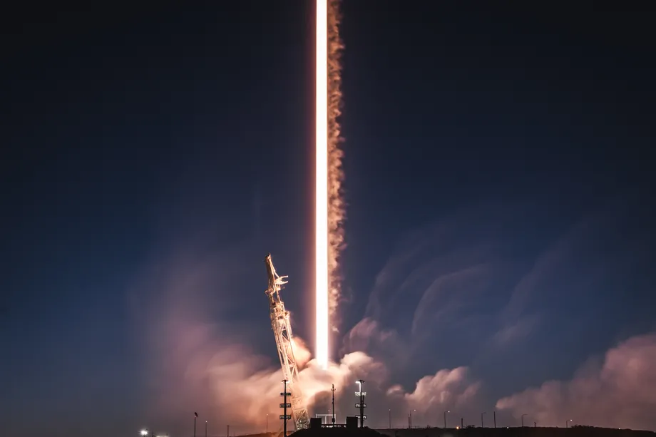 SpaceX recebe sinal verde para enviar constelação de satélites que fornecerão acesso à internet