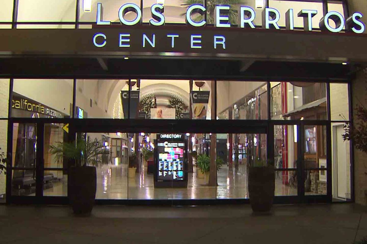 Image <a href="http://ktla.com/2013/11/05/first-responders-conduct-active-shoter-drill-at-cerritos-mall/">via</a>