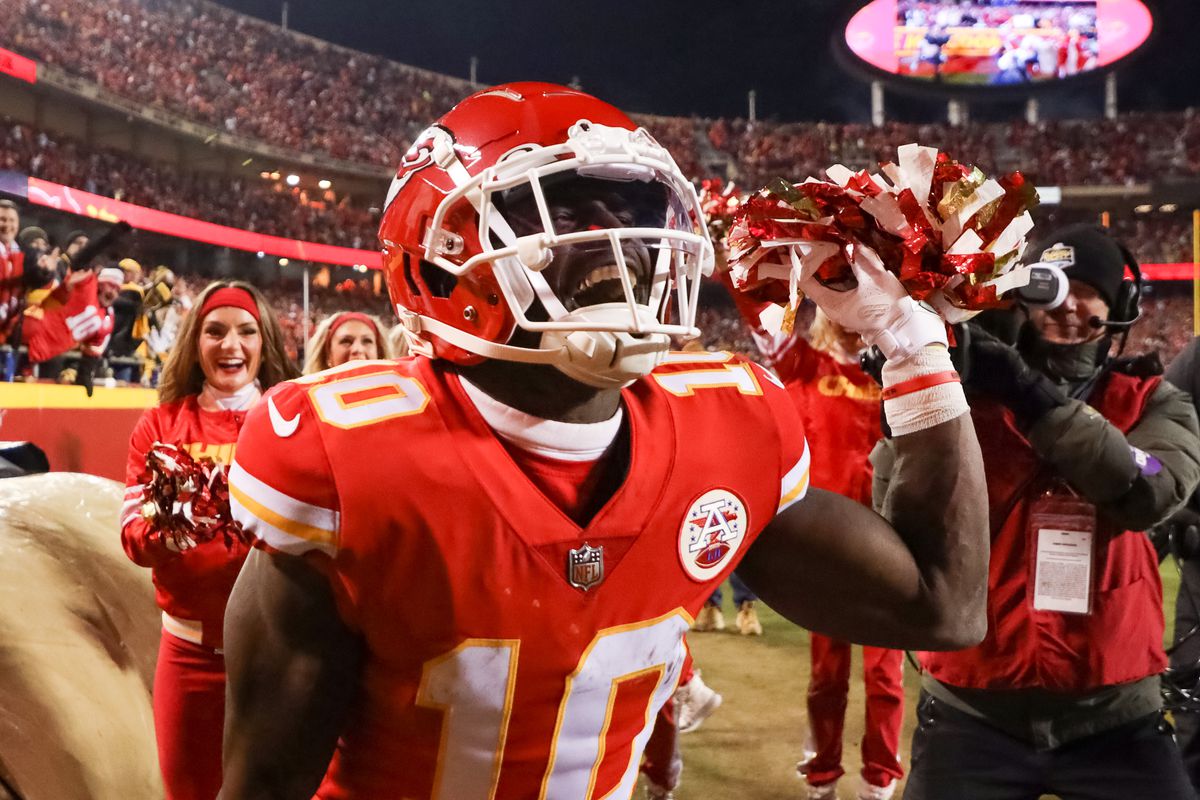 Tyreek Hill predictions: Picking prop bets for Chiefs WR vs. Bills